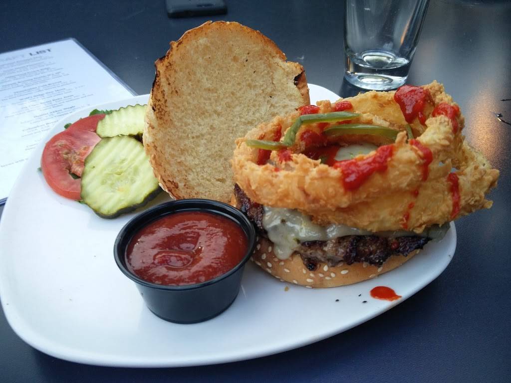 Flip Side Easton | restaurant | 3945 Easton Station, Columbus, OH 43219, USA | 6144723547 OR +1 614-472-3547