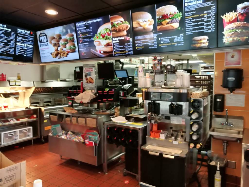 McDonalds | cafe | 12026 NE Airport Way, Portland, OR 97230, USA | 5032531695 OR +1 503-253-1695