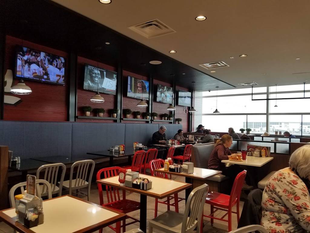 Leos Coney Island | restaurant | McNamara Terminal, between Gates A46 and Gate A50, Worldgateway Pl, Detroit, MI 48242, USA | 7349413326 OR +1 734-941-3326