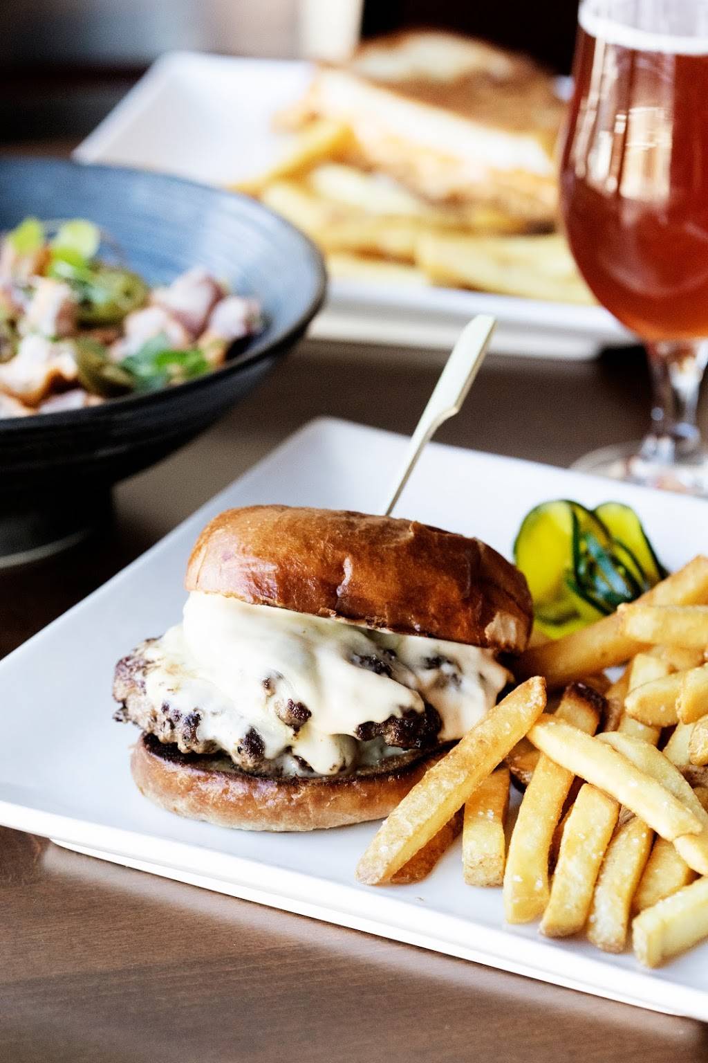 Lake & Irving Restaurant & Bar | restaurant | 1513 W Lake St, Minneapolis, MN 55408, USA | 6123542453 OR +1 612-354-2453