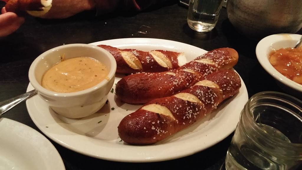 Machine Shed Restaurant Lake Elmo | restaurant | 8515 Hudson Blvd N #8702, Lake Elmo, MN 55042, USA | 6517357436 OR +1 651-735-7436