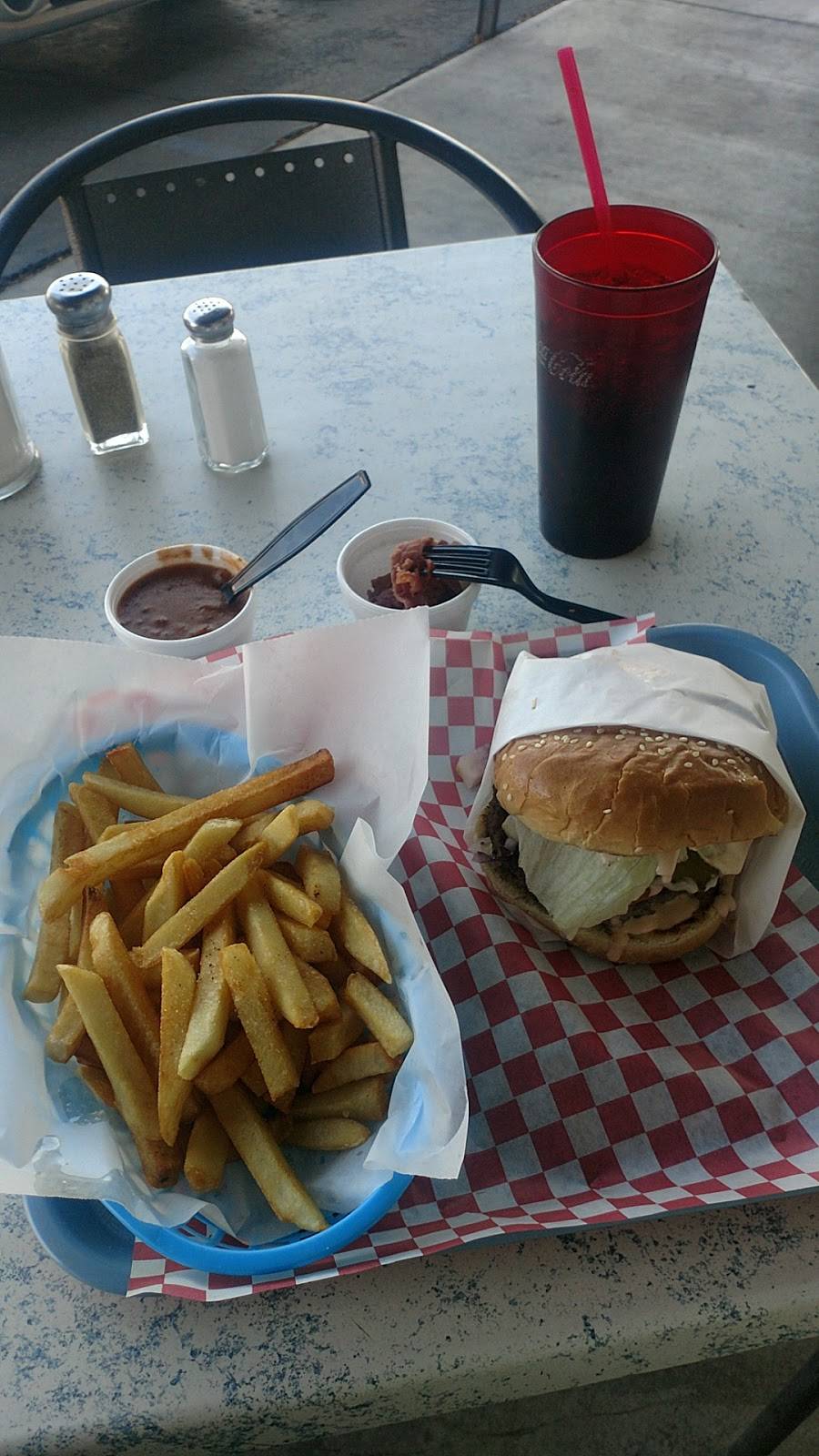 Maxwells Burgers Fresh Salads | restaurant | 17772 Wika Rd, Apple Valley, CA 92307, USA | 7602425504 OR +1 760-242-5504