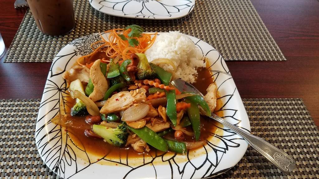 Smile of Siam Thai Restaurant | restaurant | 805 W Jefferson St J, Shorewood, IL 60404, USA | 8157250777 OR +1 815-725-0777