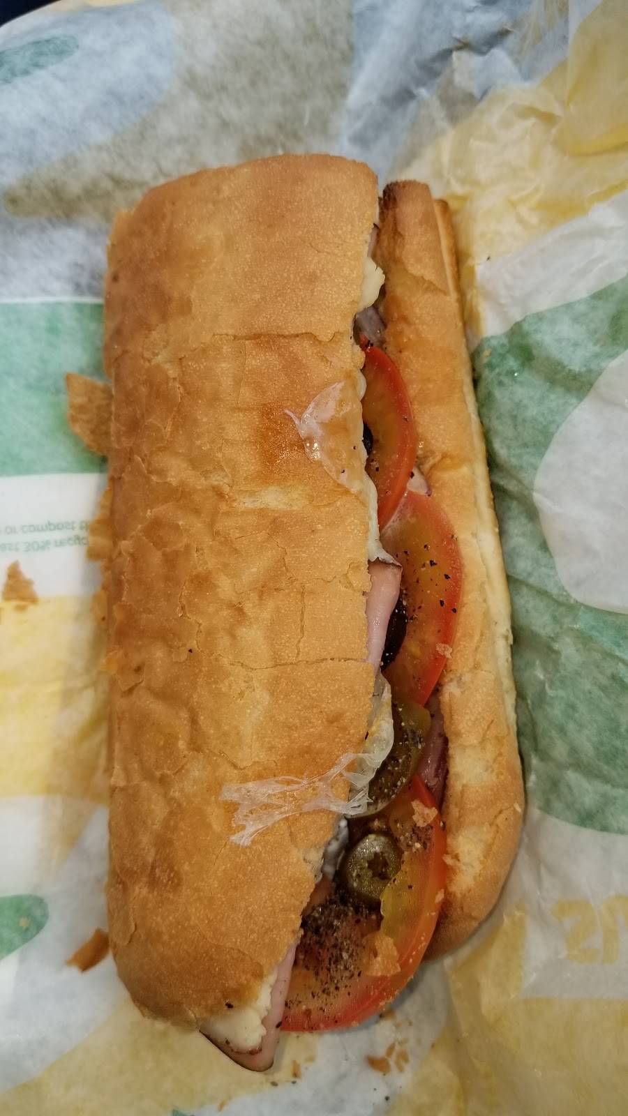 Subway Restaurants | restaurant | 3861 Governor Dr, San Diego, CA 92122, USA | 8584501990 OR +1 858-450-1990