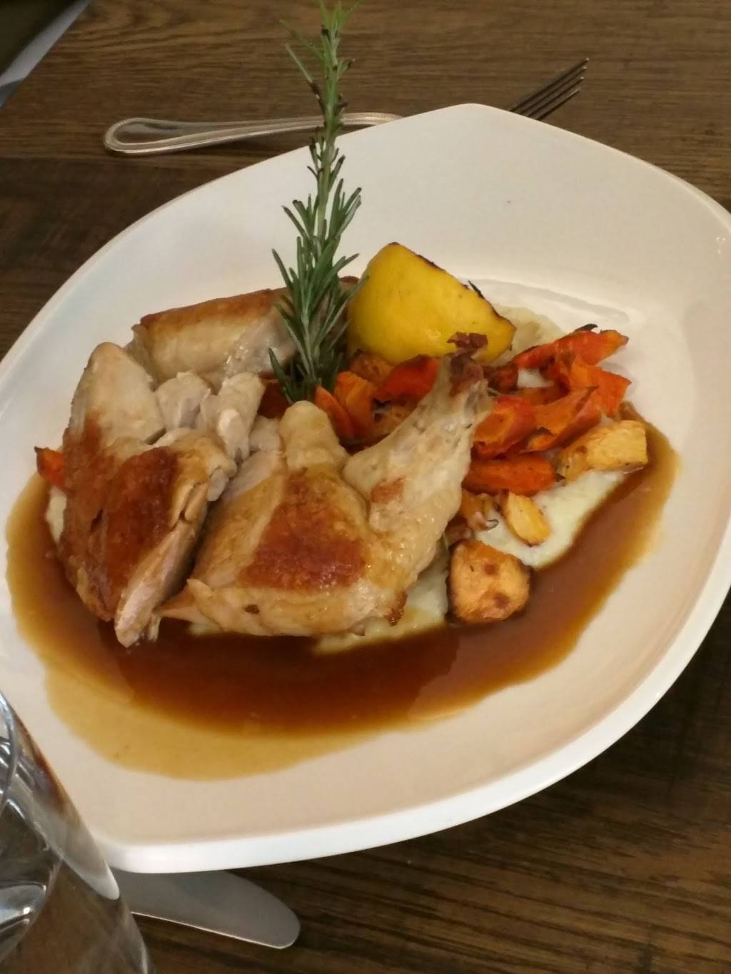 MoHo Kitchen & Cocktails | night club | 3002, 116 S Alfred St #101, Alexandria, VA 22314, USA | 7038946345 OR +1 703-894-6345