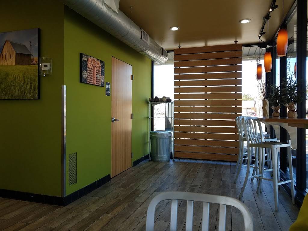 Mr. Chicken | restaurant | 5451 Pearl Rd, Parma, OH 44129, USA | 4408862880 OR +1 440-886-2880