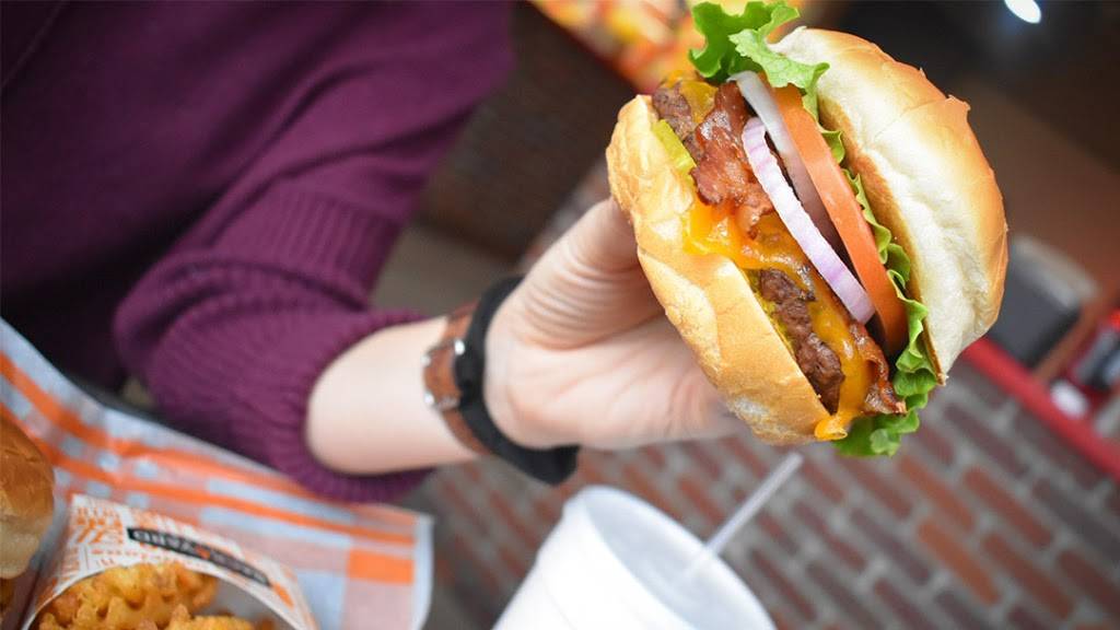 Back Yard Burgers | restaurant | 7545 Goodman Rd, Olive Branch, MS 38654, USA | 6628932221 OR +1 662-893-2221