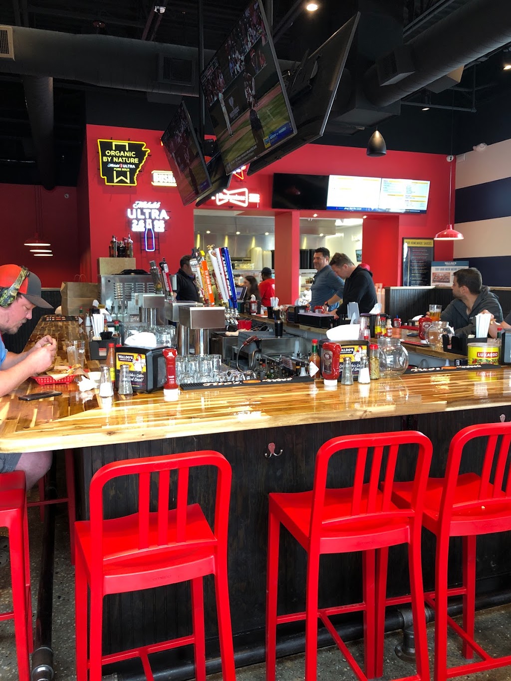 Waldos Chicken & Beer - Little Rock | restaurant | 6 Bass Pro Dr #300, Little Rock, AR 72210, USA | 5013532391 OR +1 501-353-2391