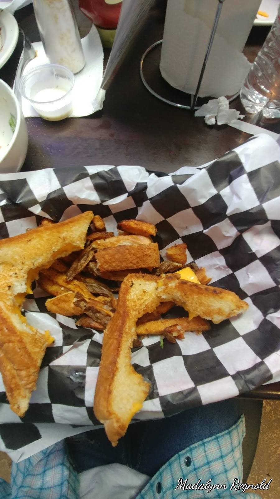 At the Tracks | restaurant | 11739 5th St, North Zulch, TX 77872, USA | 9363992410 OR +1 936-399-2410