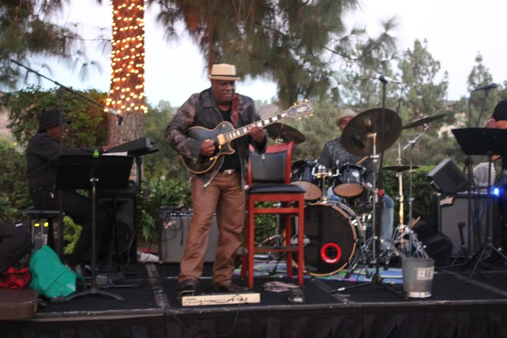 Calabasas Country Club | restaurant | 4515 Park Entrada, Calabasas, CA 91302, USA | 8182228111 OR +1 818-222-8111