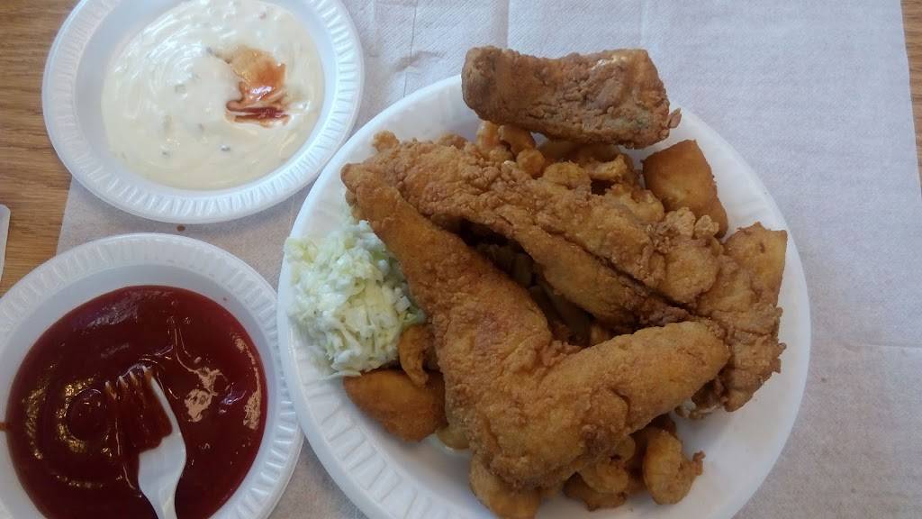 Country Fish Fry | restaurant | 3307 Fort Bragg Rd, Fayetteville, NC 28303, USA | 9108684100 OR +1 910-868-4100