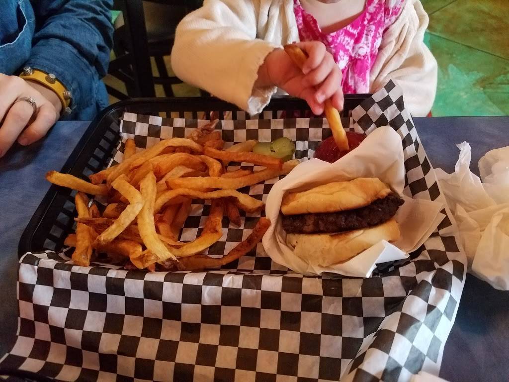 Raising Canes Chicken Fingers | meal takeaway | 3098 Bienville Blvd, Ocean Springs, MS 39564, USA | 2288721958 OR +1 228-872-1958