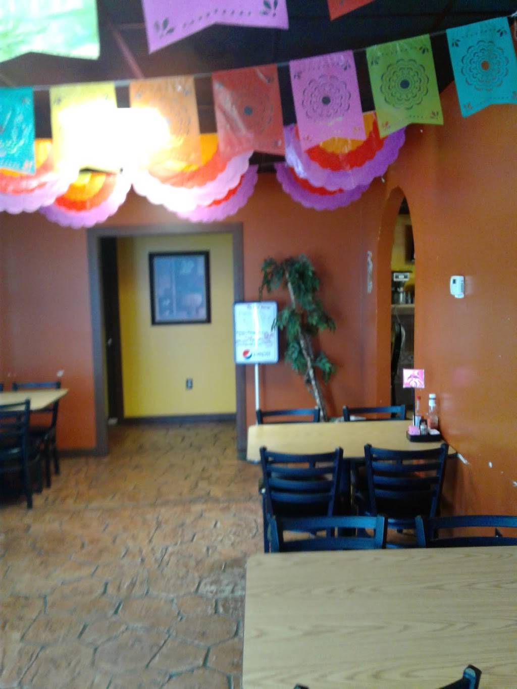 Casa Vieja Mexican Restaurant | restaurant | 1309 Grand Ave, Johnston City, IL 62951, USA | 6189835738 OR +1 618-983-5738