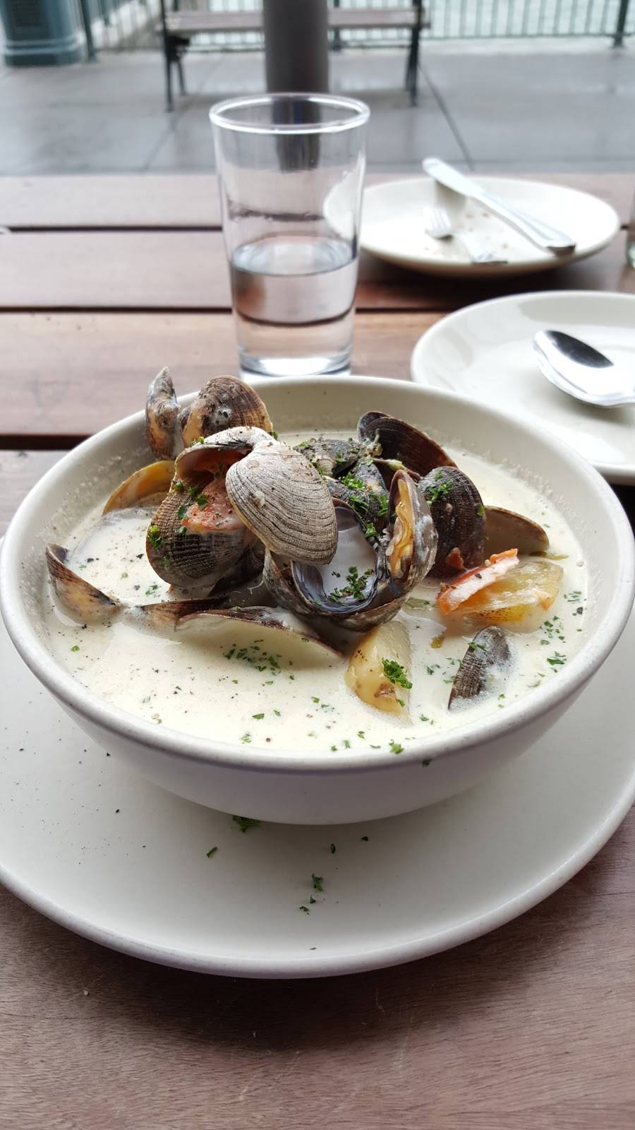 Hog Island Oyster Co. | restaurant | One Ferry Building, #11, San Francisco, CA 94111, USA | 4153917117 OR +1 415-391-7117