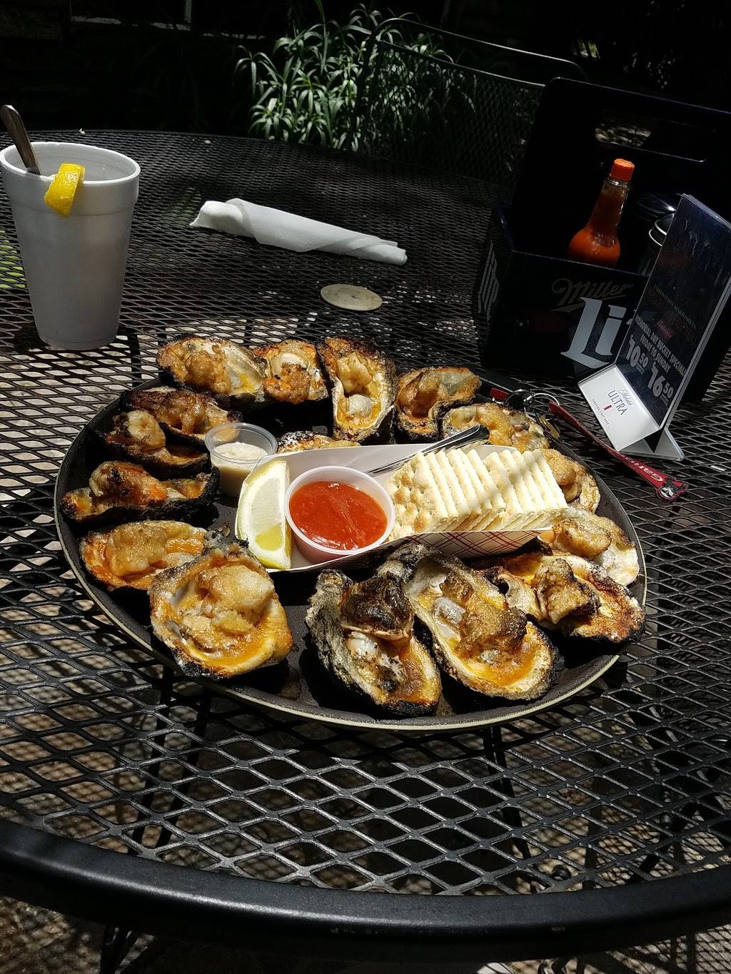 Gilhooleys Restaurant and Oyster Bar 18+ | restaurant | 222 9th St, San Leon, TX 77539, USA | 2813393813 OR +1 281-339-3813