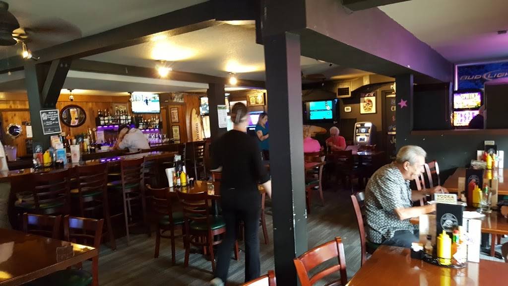 Jolly Roger at Johns Landing | restaurant | 5627 SW Kelly Ave, Portland, OR 97239, USA | 5032465040 OR +1 503-246-5040