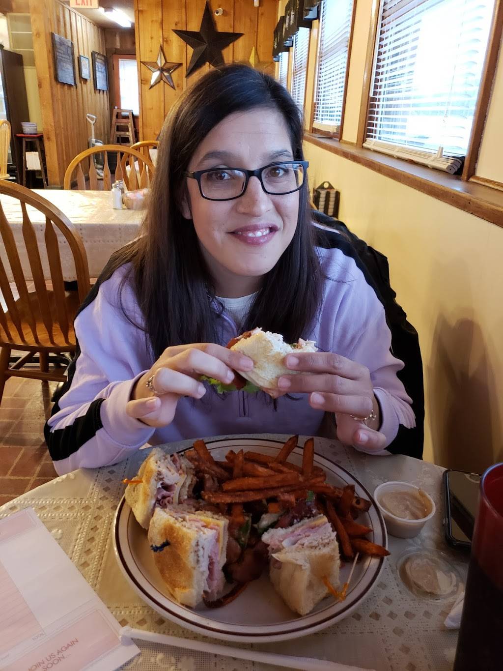 Cravins | restaurant | 389 S Meridian Rd, Hudson, MI 49247, USA | 5174482637 OR +1 517-448-2637