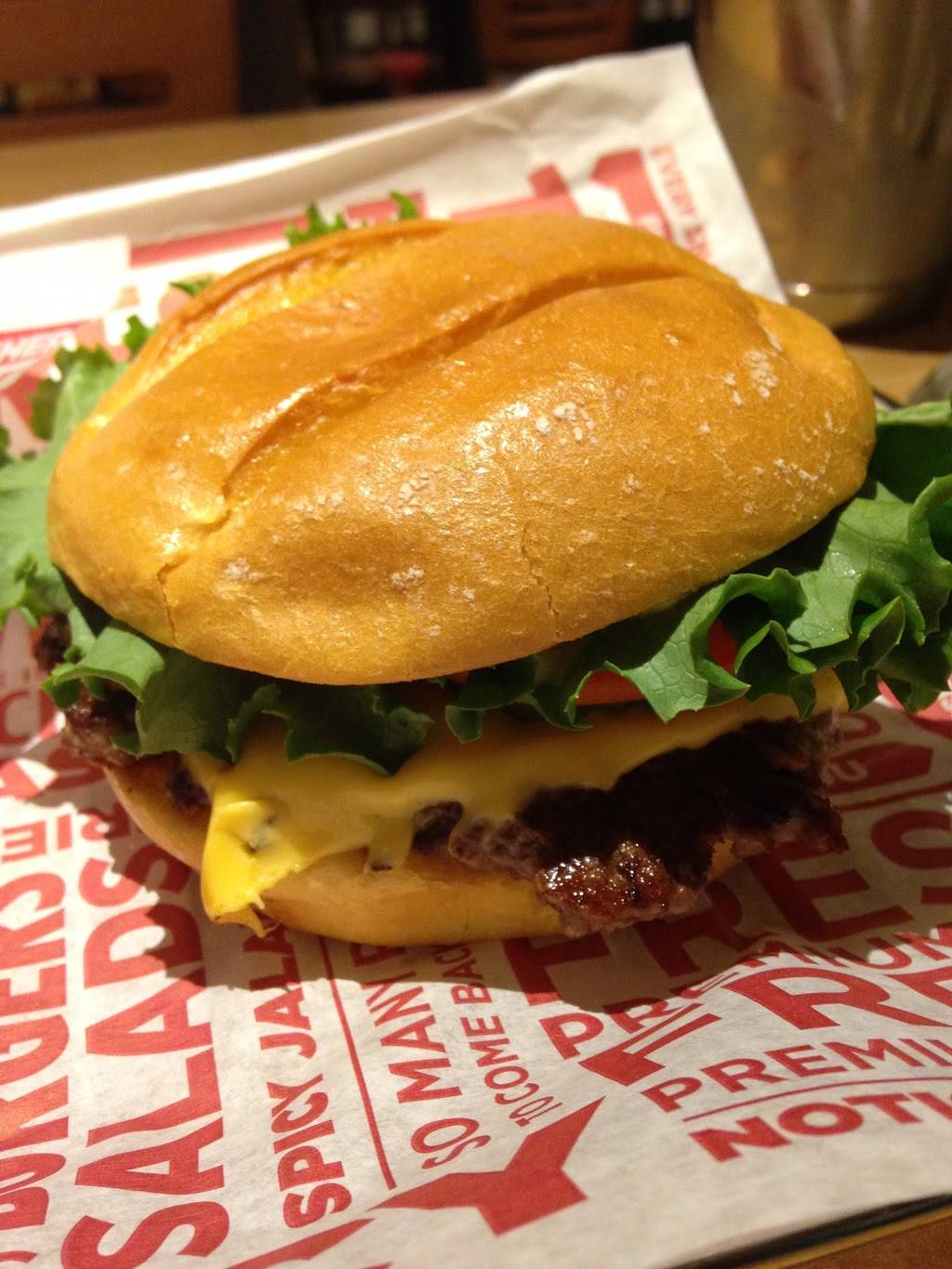 Smashburger | restaurant | 3948 Rivermark Plaza, Santa Clara, CA 95054, USA | 4082909660 OR +1 408-290-9660