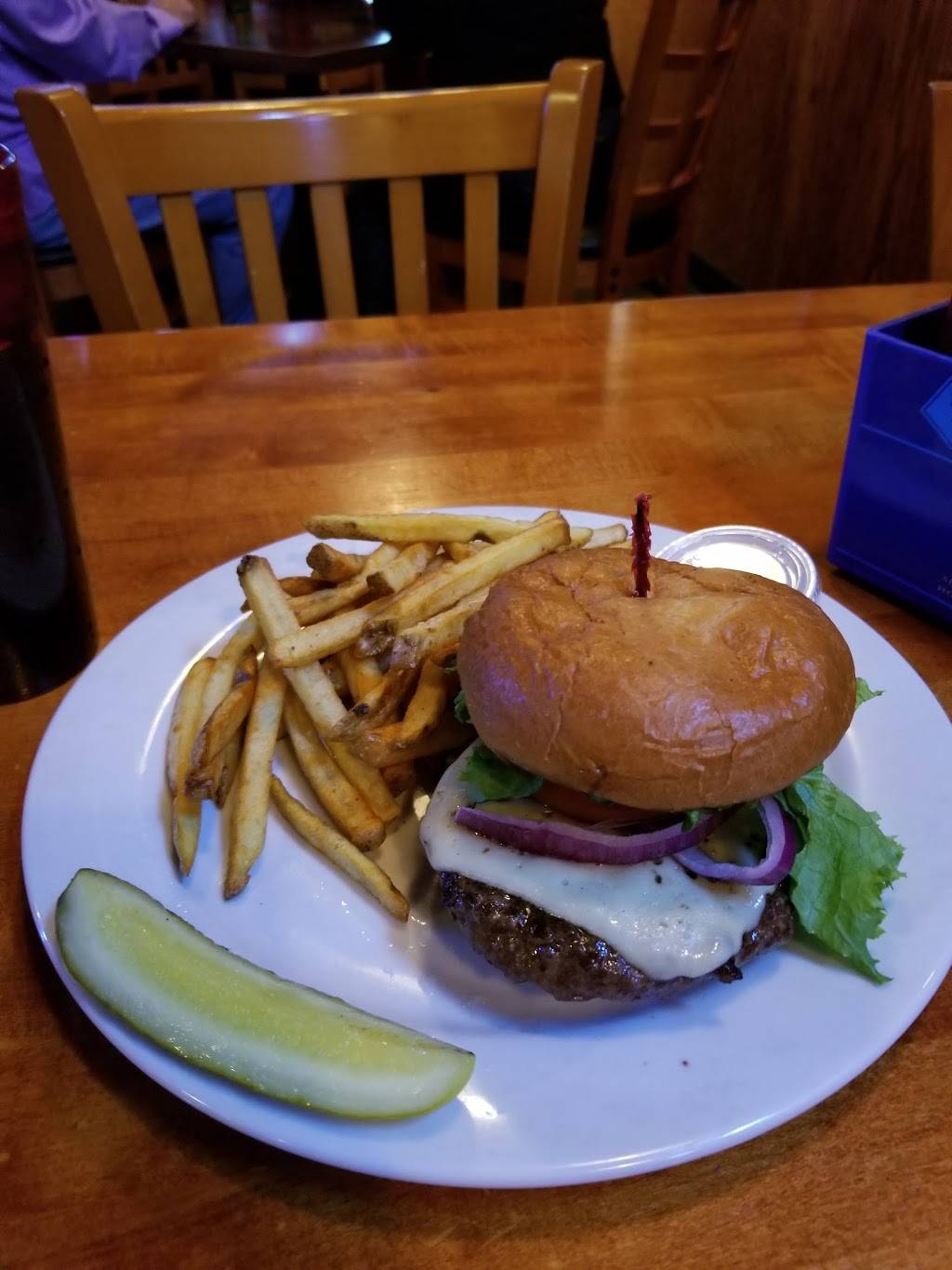 Cogburns Big Wings | restaurant | Cooper Marketplace, 825 S Cooper Rd, Gilbert, AZ 85233, USA | 4808559500 OR +1 480-855-9500