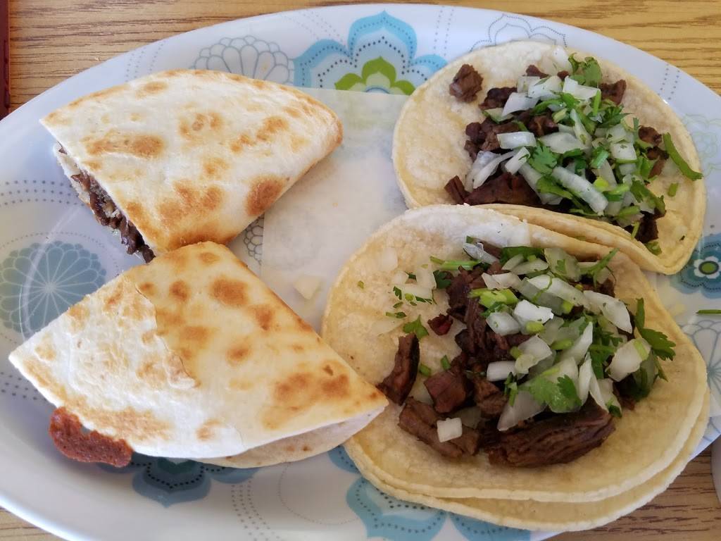 Fas Tacos | restaurant | 84 N Eastwood Dr, Woodstock, IL 60098, USA | 8153372688 OR +1 815-337-2688