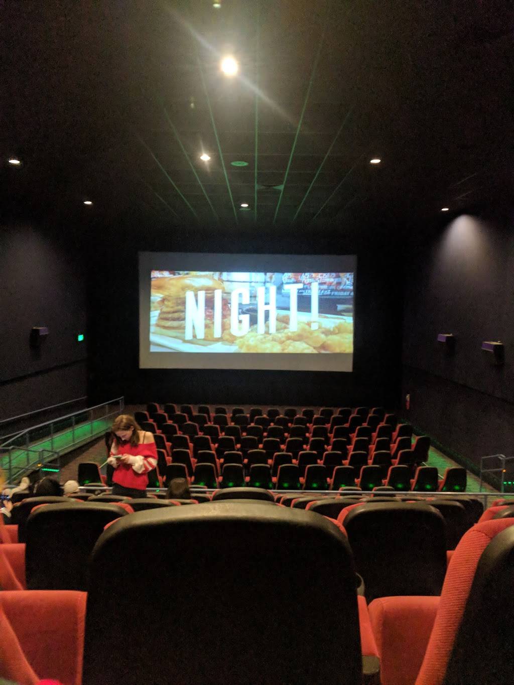 Showcase Cinema de Lux Patriot Place | restaurant | 24 Patriot Pl, Foxborough, MA 02035, USA | 8003154000 OR +1 800-315-4000