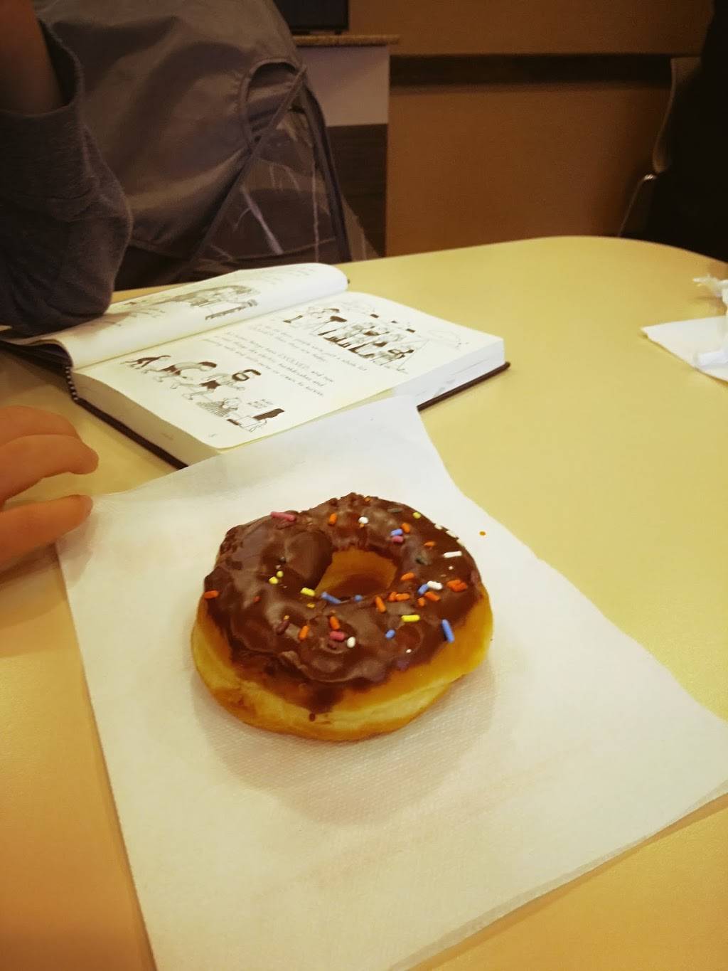 Dunkin | bakery | 71-67 Yellowstone Blvd, Forest Hills, NY 11375, USA | 7182635606 OR +1 718-263-5606