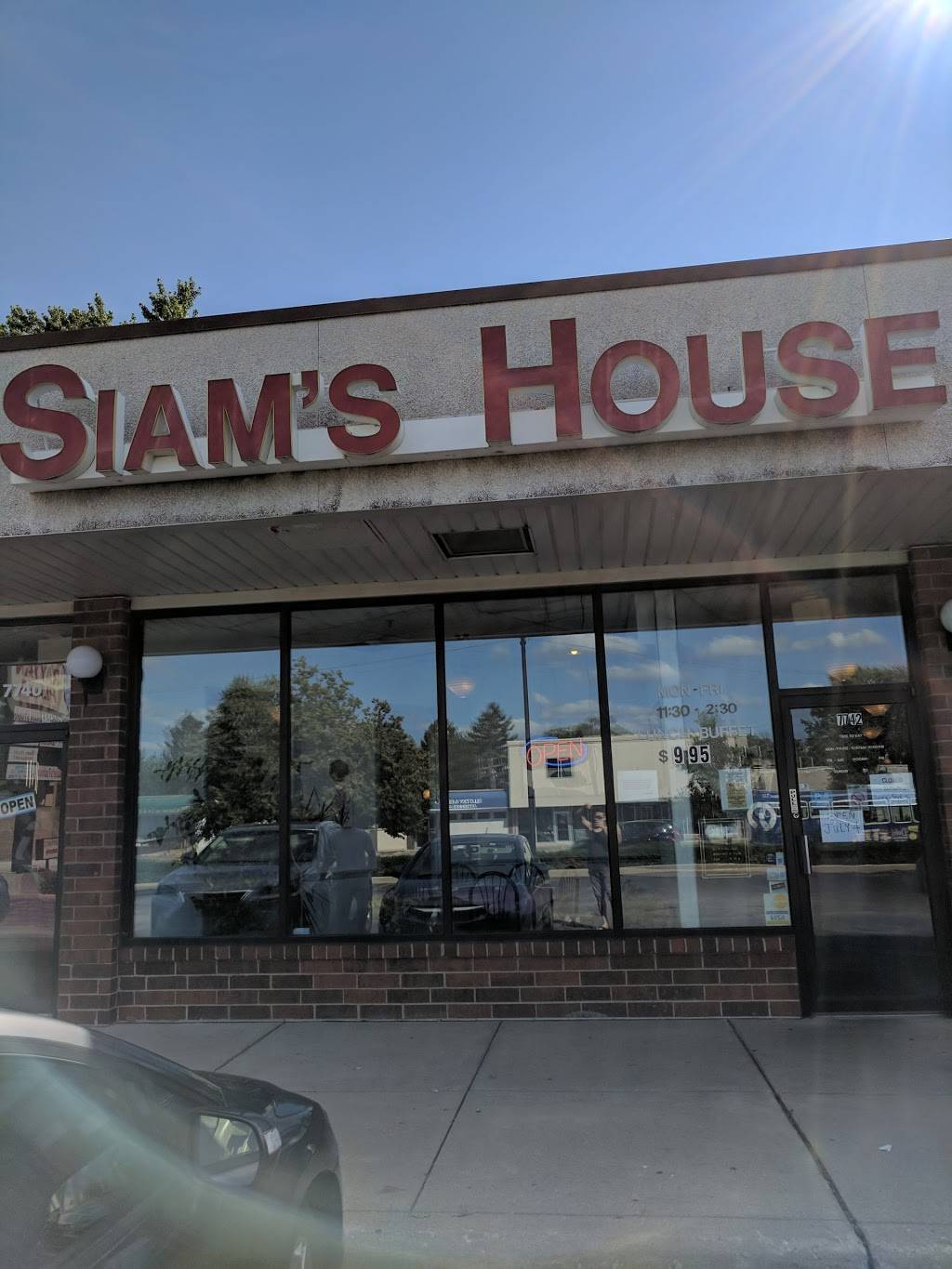 Siams House Restaurant | restaurant | 7742 N Milwaukee Ave, Niles, IL 60714, United States | 8479672390 OR +1 847-967-2390