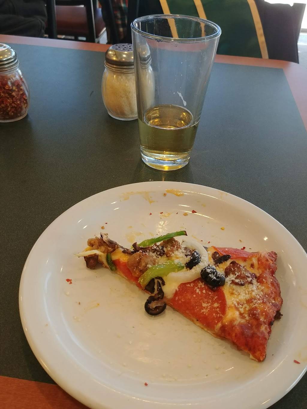 Round Table Pizza | meal delivery | 3290 Arena Blvd, Sacramento, CA 95834, USA | 9162856747 OR +1 916-285-6747