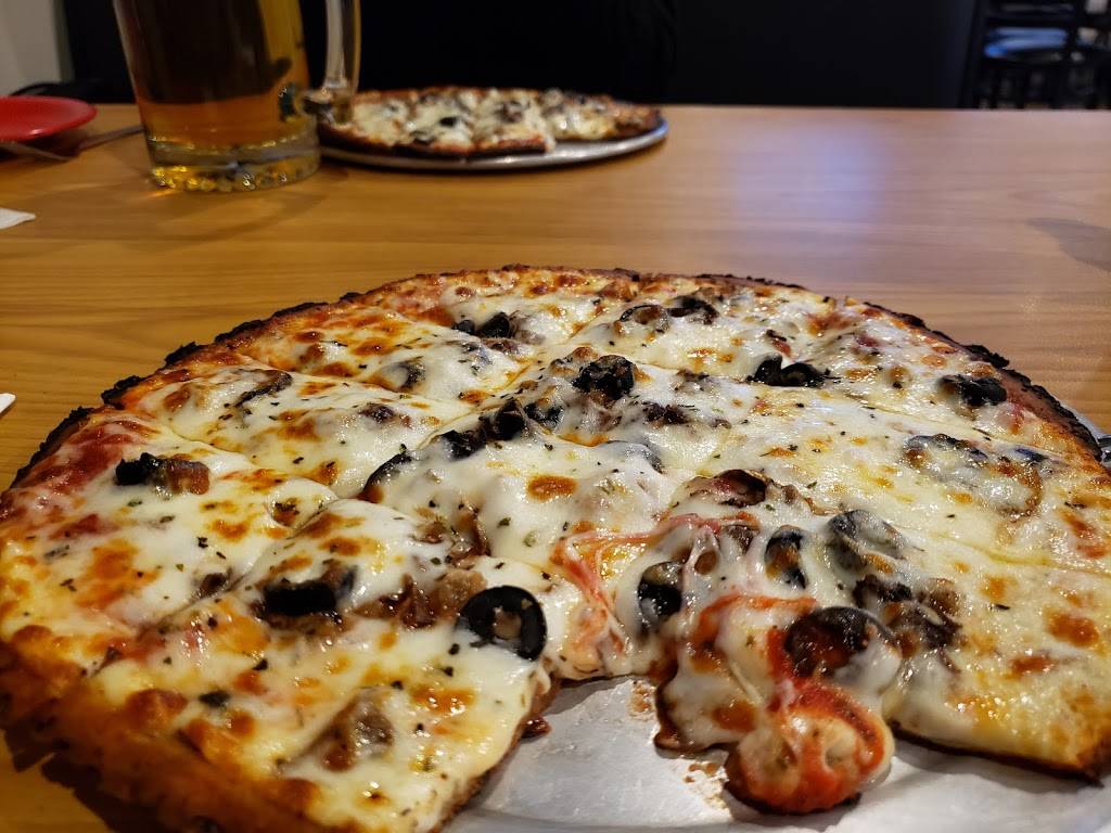 Crawfords Pizza & Pub | restaurant | 170 Debby Dr, Mt Zion, IL 62549, USA | 2178641691 OR +1 217-864-1691