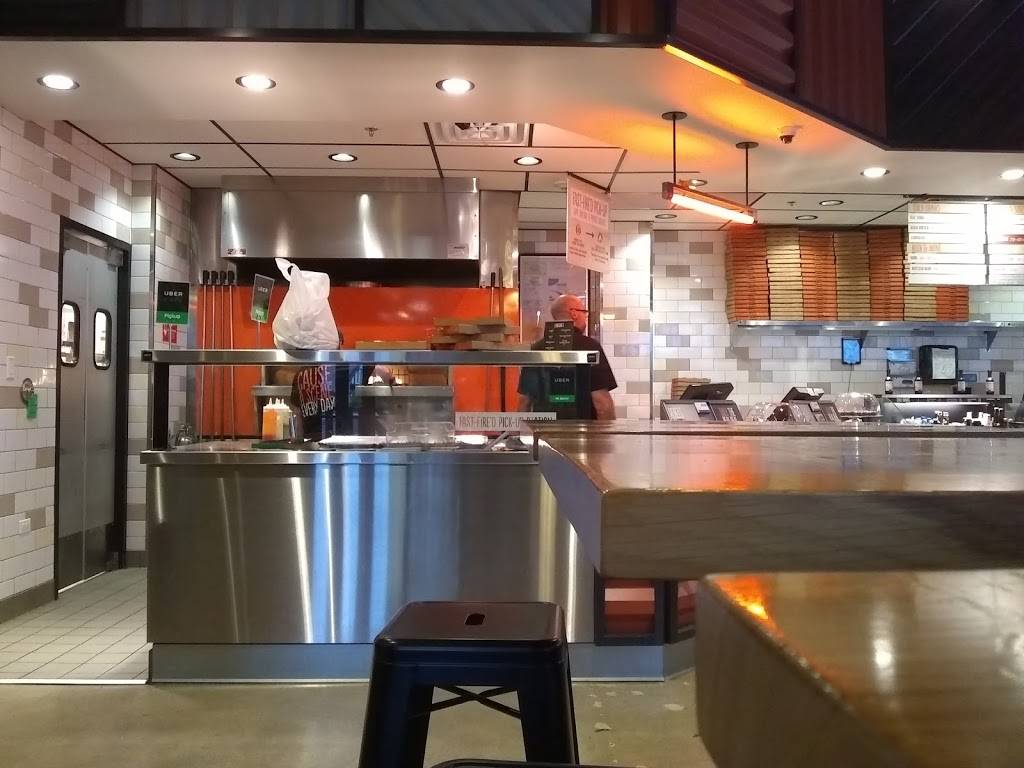 Blaze Pizza | meal takeaway | 600 Central Ave Ste 107, Highland Park, IL 60035, USA | 8472649261 OR +1 847-264-9261