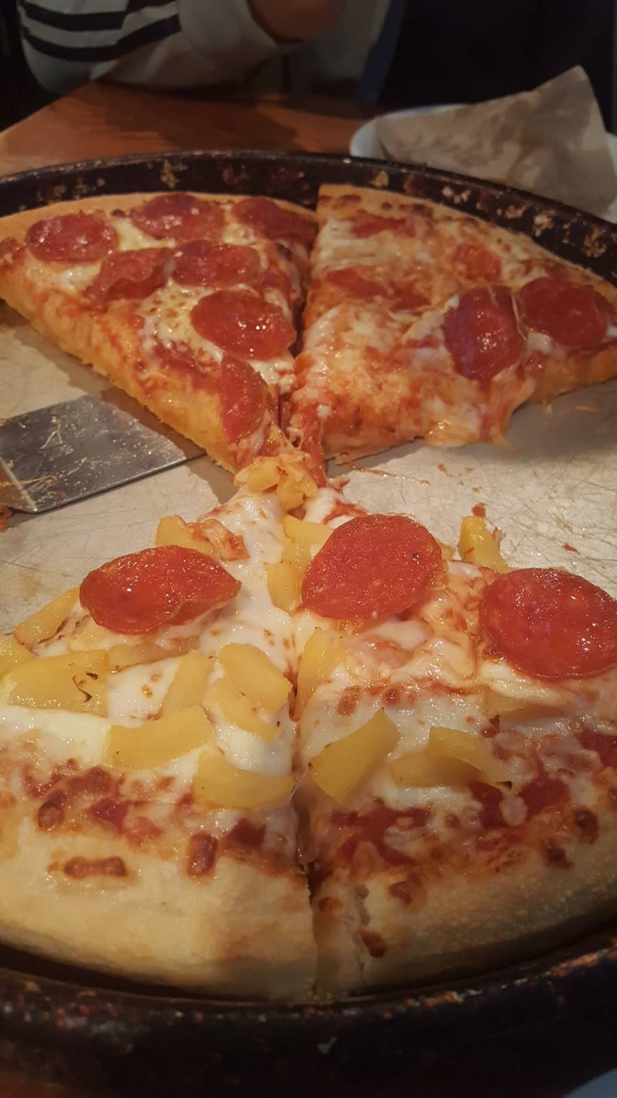 Pizza Hut | meal takeaway | 3701 Auburn St, Bakersfield, CA 93306, USA | 6618713400 OR +1 661-871-3400