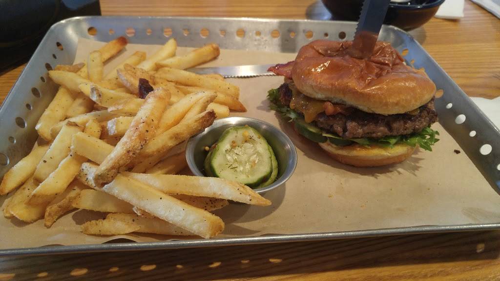 Chilis Grill & Bar | meal takeaway | 250 Silhavy Rd, Valparaiso, IN 46383, USA | 2194657344 OR +1 219-465-7344