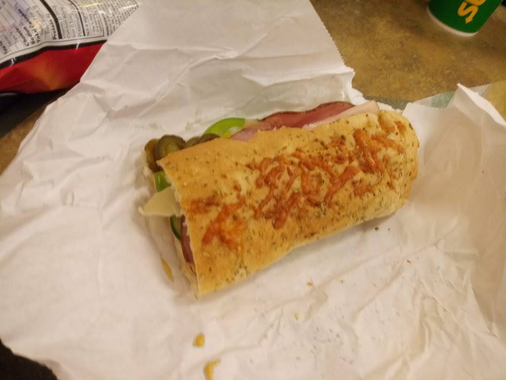 Subway | restaurant | 4487 Forest Park Ave, St. Louis, MO 63108, USA | 3146523200 OR +1 314-652-3200