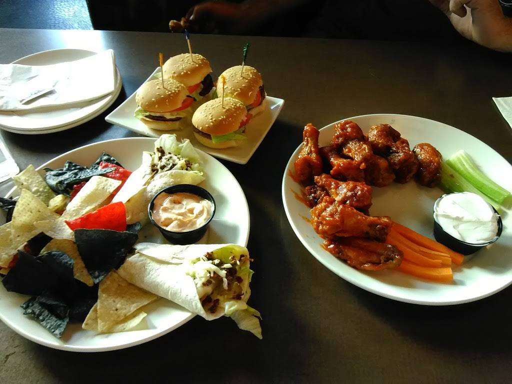 Jonny Canucks Bar & Grill | restaurant | 4768 Bank St, Gloucester, ON K1T 0K8, Canada | 6134255522 OR +1 613-425-5522