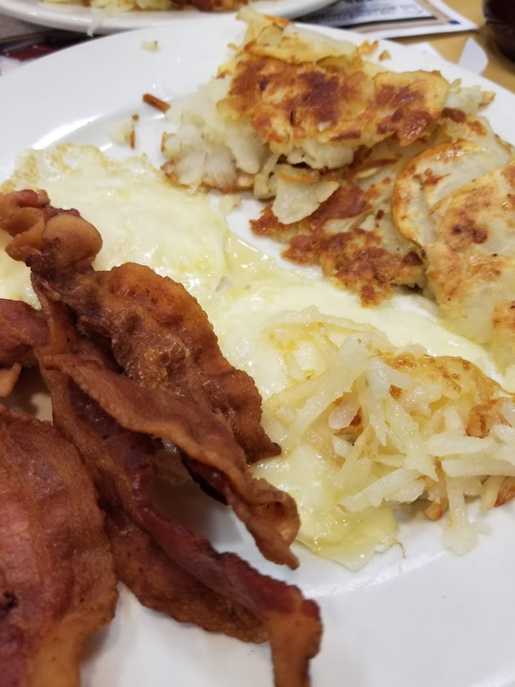 Dallastown Family Restaurant | restaurant | 2695 S Queen St, York, PA 17402, USA | 7177412027 OR +1 717-741-2027