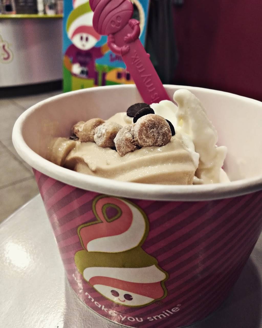 Menchies Frozen Yogurt | bakery | 3757 S Gilbert Rd, Gilbert, AZ 85297, USA | 4807869180 OR +1 480-786-9180