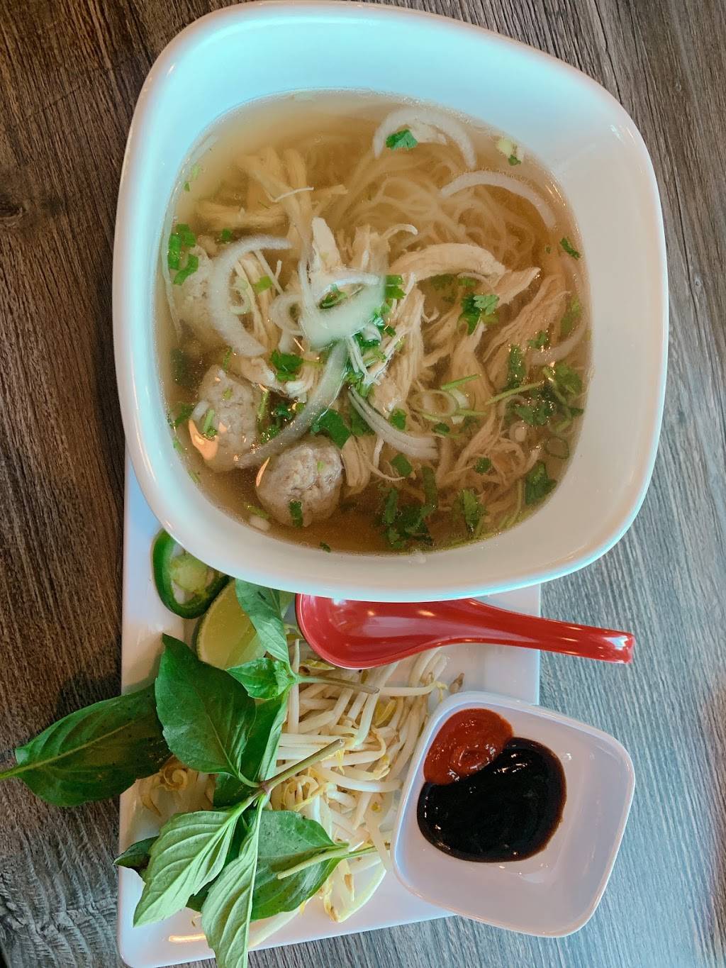 Aduu Bistro Pho & Sushi | restaurant | Granbury, TX 76049, USA | 6822053998 OR +1 682-205-3998