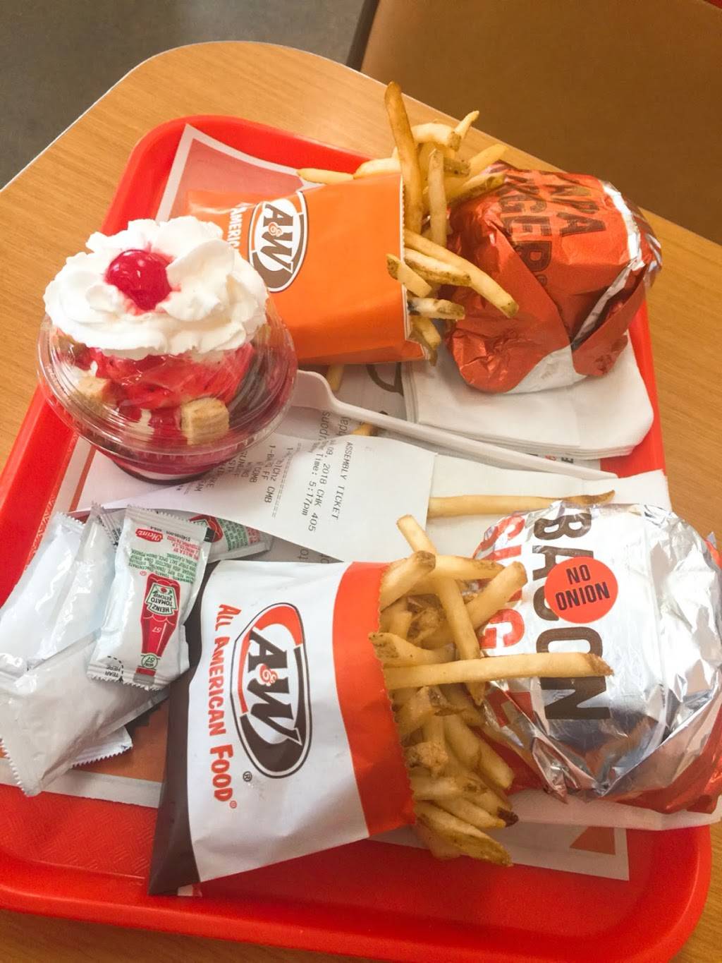A&W Restaurant | restaurant | 2124 W Riggin Ave, Visalia, CA 93291, USA | 5596255443 OR +1 559-625-5443