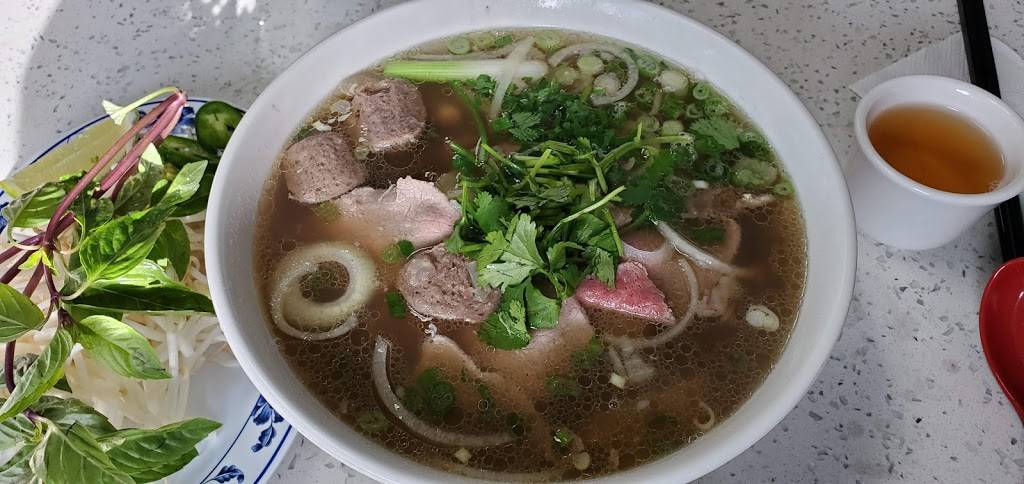 Pho King | restaurant | 638 International Blvd, Oakland, CA 94606, USA | 5102909289 OR +1 510-290-9289