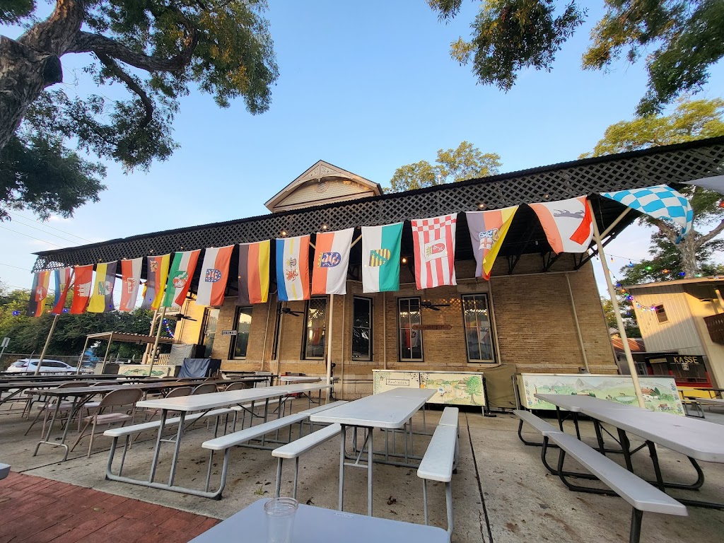 Beethoven Maennerchor | restaurant | 422 Pereida St, San Antonio, TX 78210, USA | 2102221521 OR +1 210-222-1521