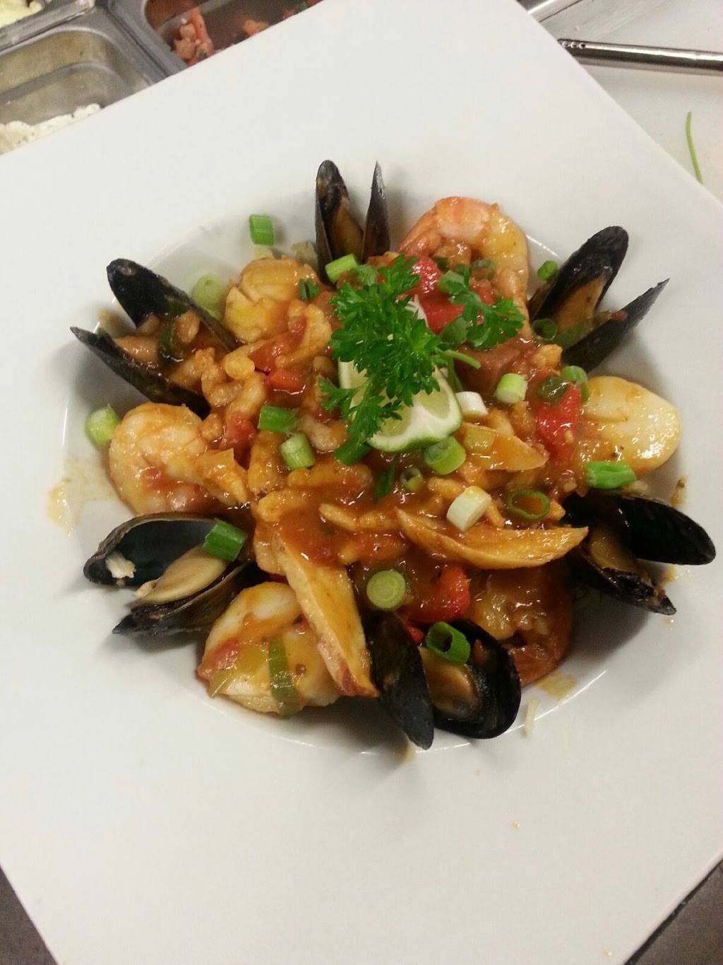 Crossroads Restaurant and Bar | restaurant | 751 Christina St N, Point Edward, ON N7V 1X5, Canada | 5193441157 OR +1 519-344-1157