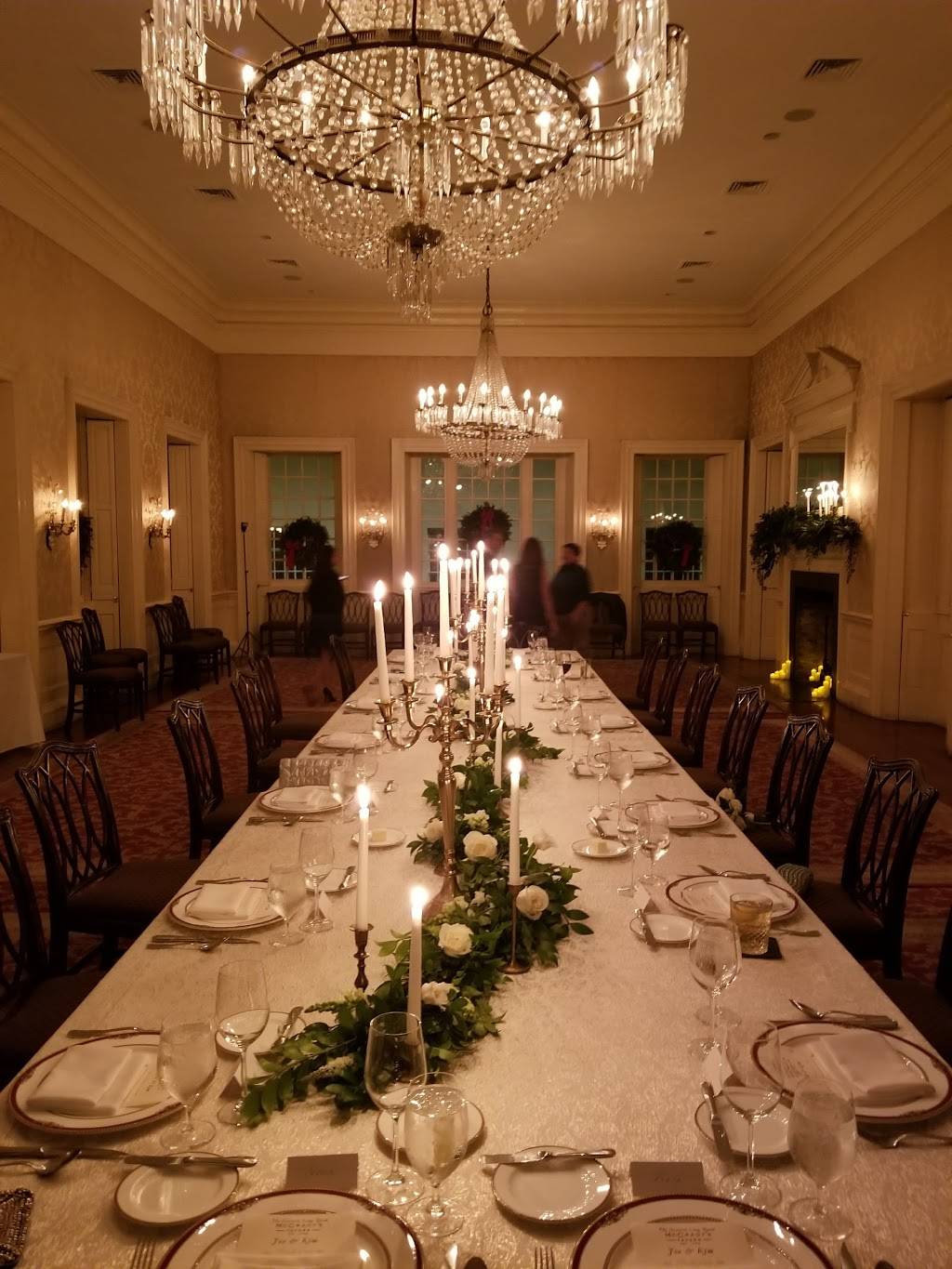 McCradys Tavern | restaurant | 2 Unity Alley, Charleston, SC 29401, USA | 8435770025 OR +1 843-577-0025