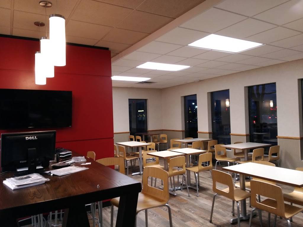 Wendys | restaurant | 393 E 10th St, Gilroy, CA 95020, USA | 4088421036 OR +1 408-842-1036