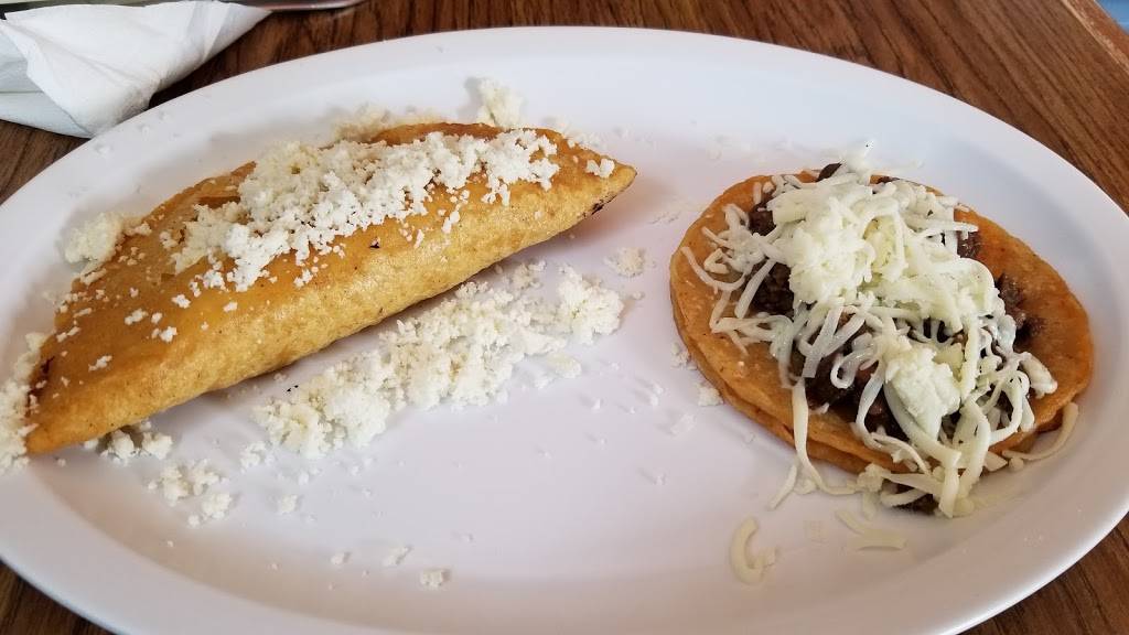 La Esmeralda Mexican Restaurant | restaurant | 108 N Franklin Ave, Polo, IL 61064, USA | 8159461010 OR +1 815-946-1010