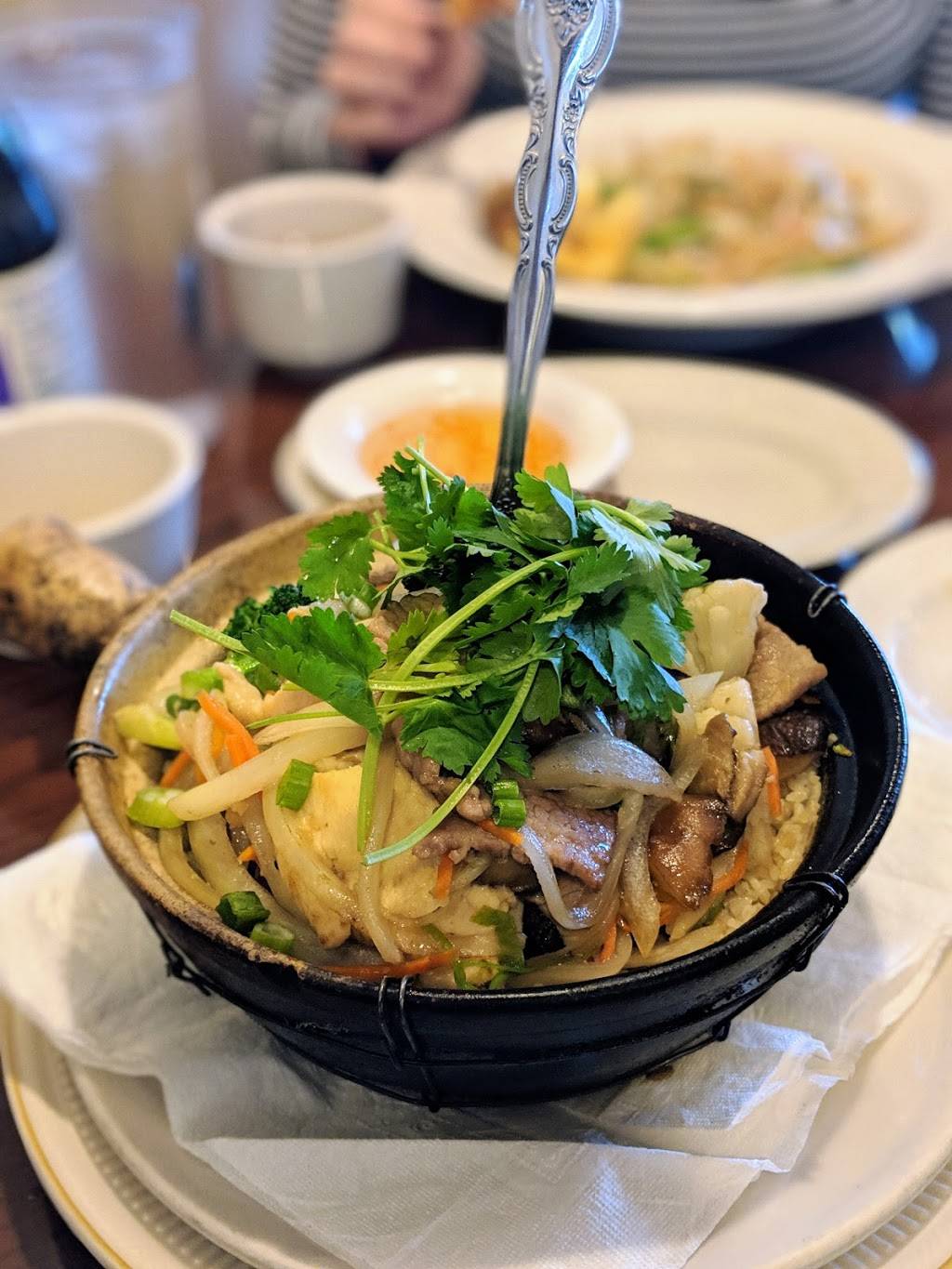 Linhs Bistro | restaurant | 5532 Airway Rd, Dayton, OH 45431, USA | 9372521857 OR +1 937-252-1857