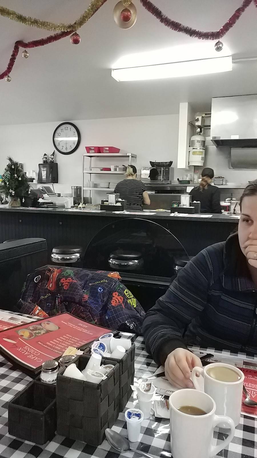 Café Aux 4 Coins | restaurant | 601 Rue de Martigny O, Saint-Jérôme, QC J5L 1Z6, Canada | 4505047710 OR +1 450-504-7710