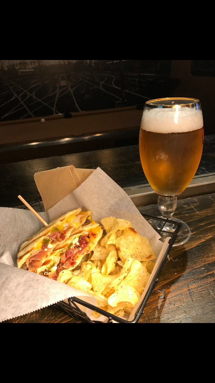 Eighth & Rail | restaurant | 22505 8th St, Newhall, CA 91321, USA | 6612557833 OR +1 661-255-7833