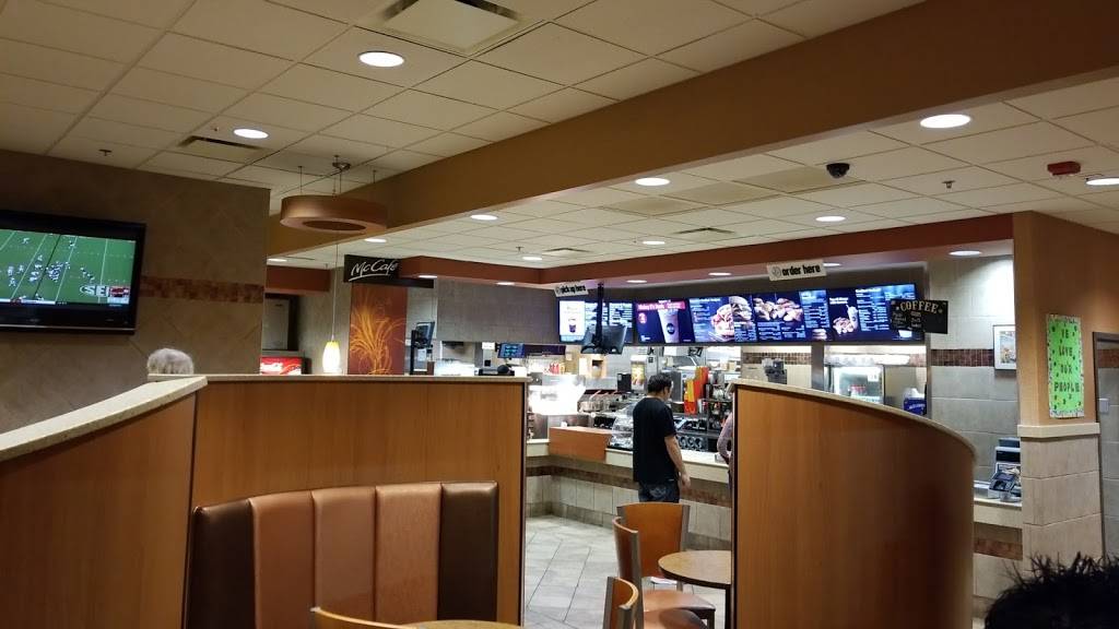 McDonalds | cafe | 121 Marlin Dr, Greenwood, IN 46142, USA | 3178828097 OR +1 317-882-8097
