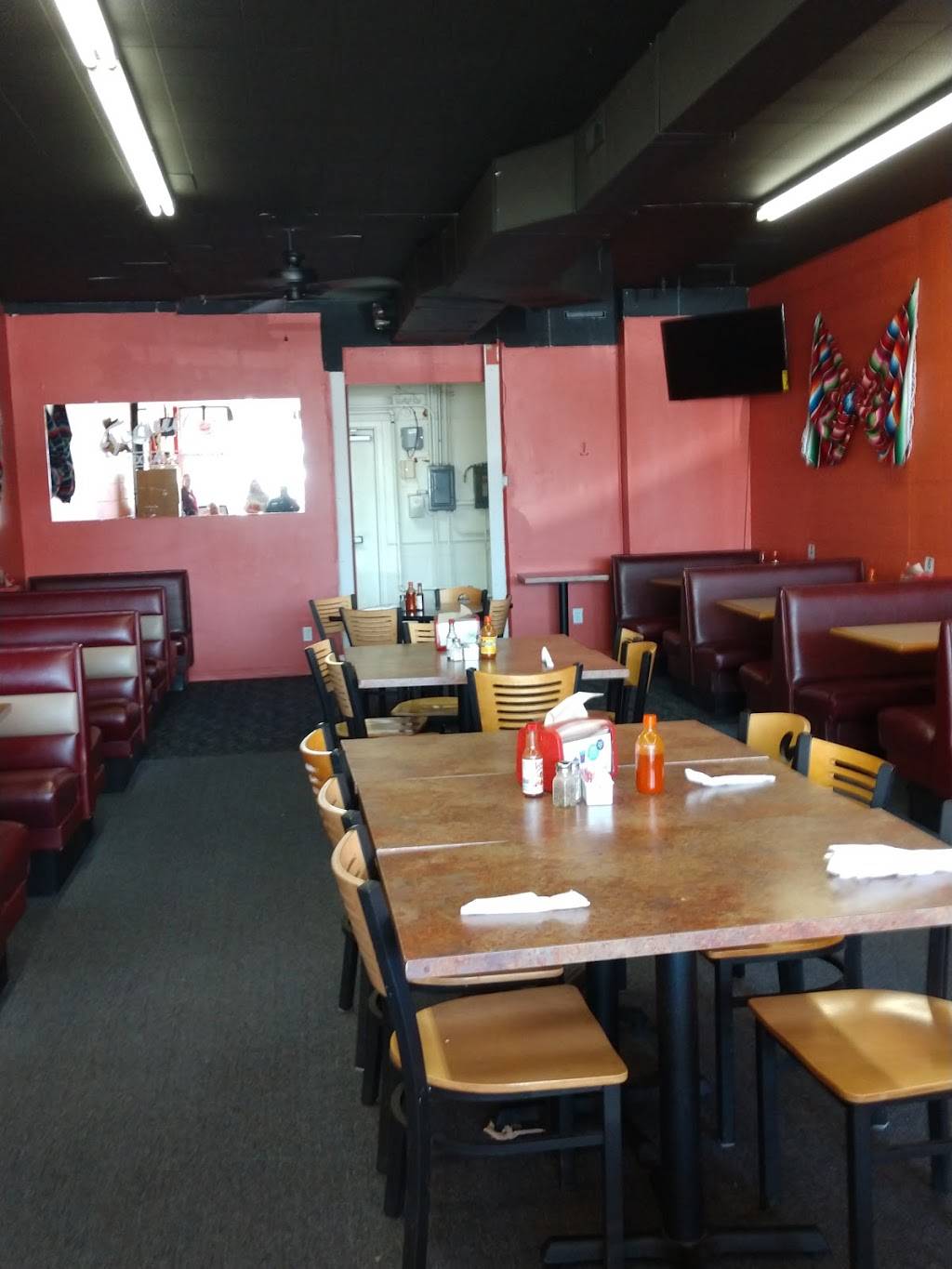 Tequileros Mexican Restaurant | restaurant | 1208 w, us 24 hwy, Independence, MO 64050, USA | 8168328334 OR +1 816-832-8334
