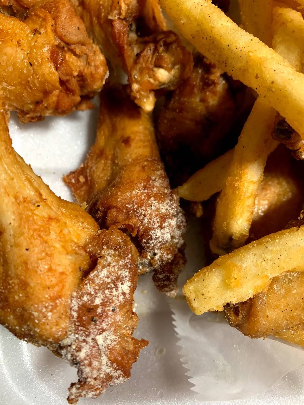 Shark’s Fish & Chicken | restaurant | 3659 Hickory Hill Rd, Memphis, TN 38115, USA | 9013600908 OR +1 901-360-0908